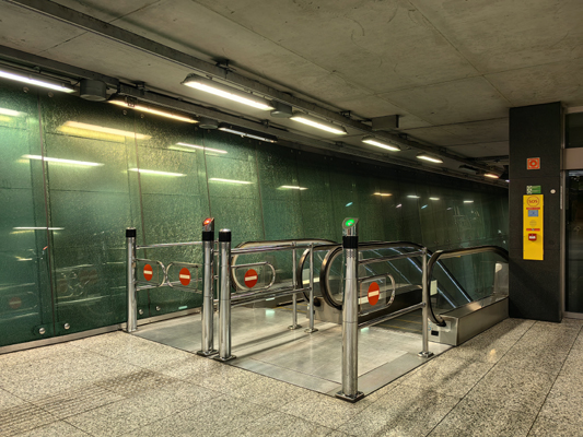 Budapest, M4 metró, Újbuda-központ, bélyegkép