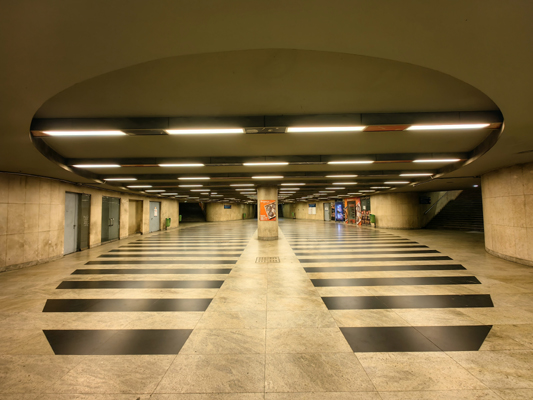 Budapest, M4 metró, Újbuda-központ, bélyegkép