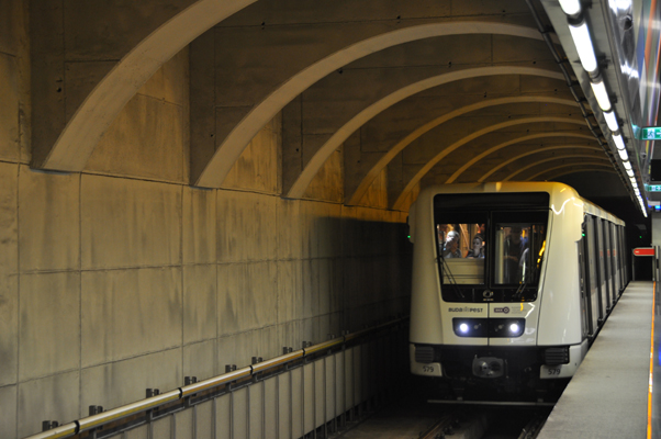 Budapest, M4 metró, Móricz Zsigmond körtér, bélyegkép