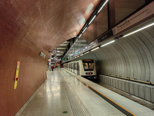 Budapest, M4 metró, Fővám tér, bélyegkép