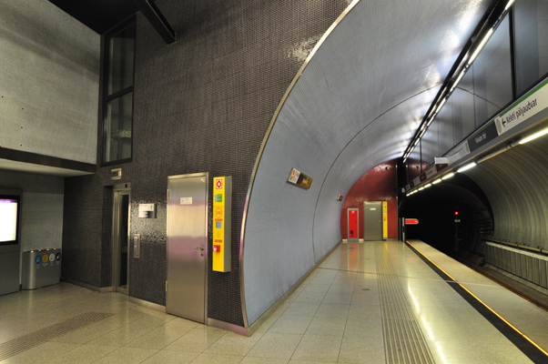 Budapest, M4 metró, Fővám tér, bélyegkép