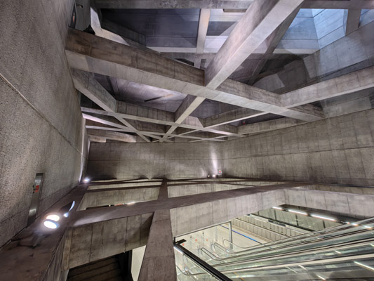 Budapest, M4 metró, Fővám tér, bélyegkép