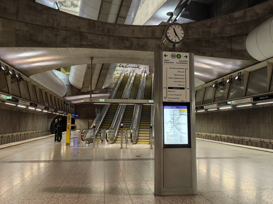 Budapest, M4 metró, Kálvin tér, bélyegkép