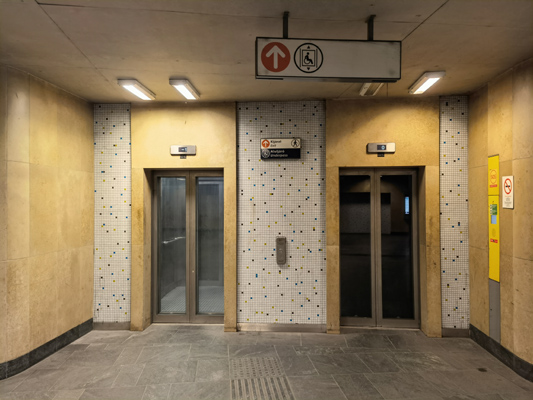 Budapest, M4 metró, Kálvin tér, bélyegkép