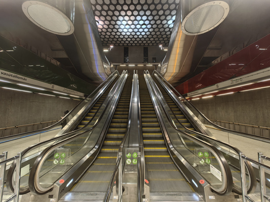 Budapest, M4 metró, Rákóczi tér, bélyegkép