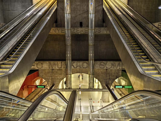 Budapest, M4 metró, Rákóczi tér, bélyegkép