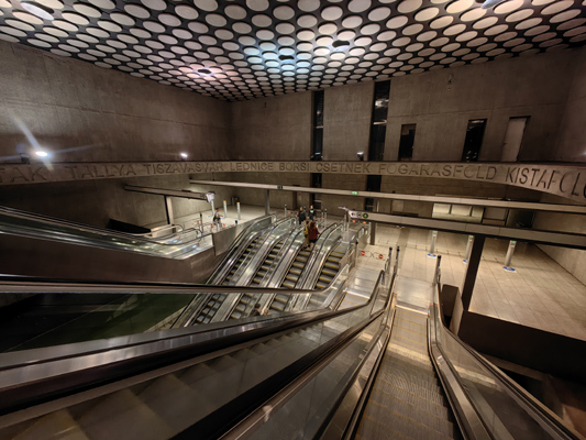 Budapest, M4 metró, Rákóczi tér, bélyegkép
