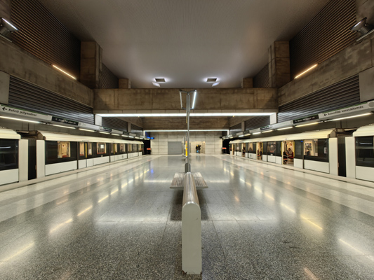 Budapest, M4 metró, II. János Pál pápa tér, bélyegkép