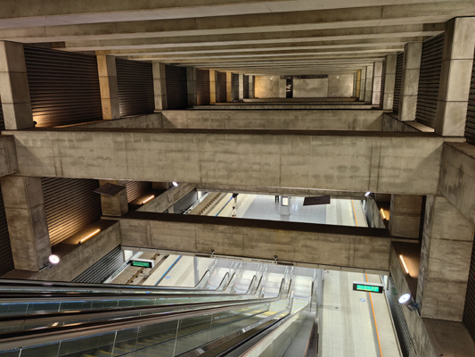 Budapest, M4 metró, II. János Pál pápa tér, bélyegkép