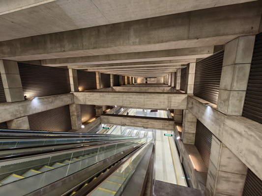 Budapest, M4 metró, II. János Pál pápa tér, bélyegkép