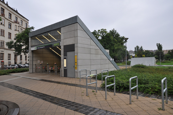 Budapest, M4 metró, II. János Pál pápa tér, bélyegkép