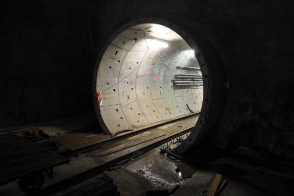 Budapest, M4 metró, fúrópajzsindító műtárgy, bélyegkép