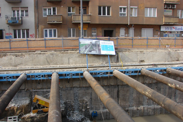 Budapest, M4 metró, Újbuda-központ, bélyegkép