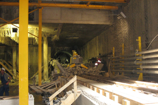 Budapest, M4 metró, Újbuda-központ, bélyegkép