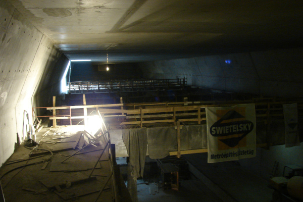 Budapest, M4 metró, Újbuda-központ, bélyegkép